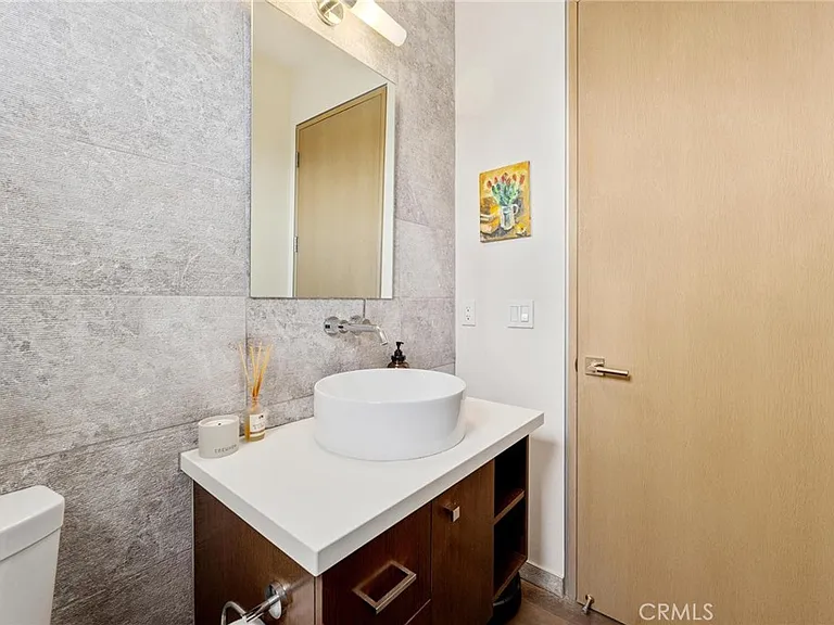 726 Loma Dr — Photo 14