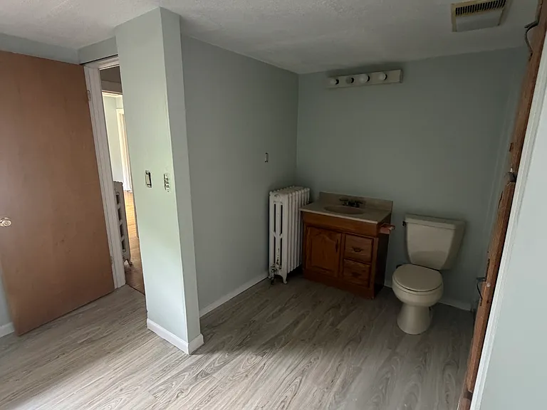 1828 Woodland Ave — Photo 7