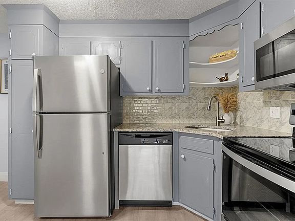 2nd image of 5 Hallmark Gdns APT 7