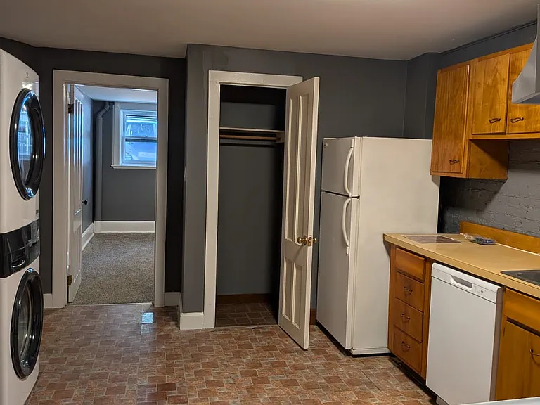 136 Lancaster St — Photo 3