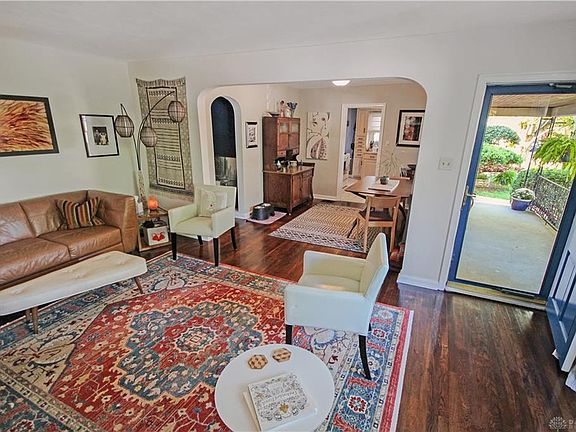 4th image of 102 Firwood Dr