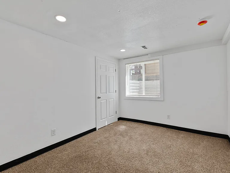 1615 11th Ave — Photo 36