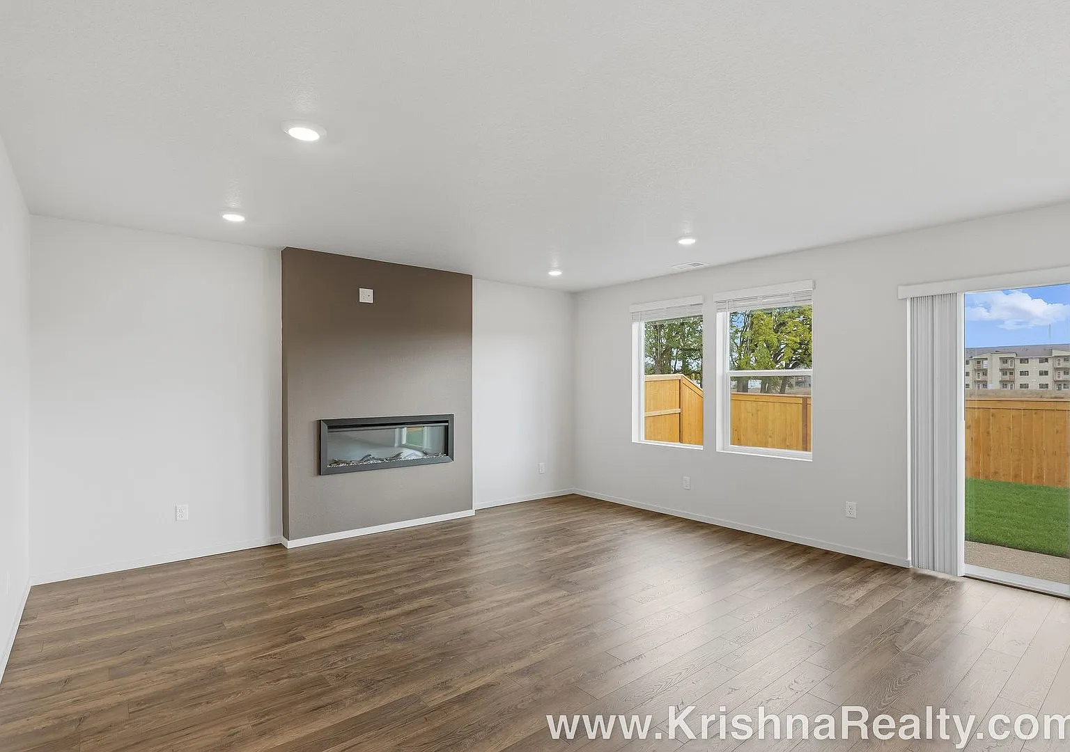 Beautiful 4 Bedroom | 2.5 Bathroom | Single Family Home | Located In East Park Village Community ... — Photo 4