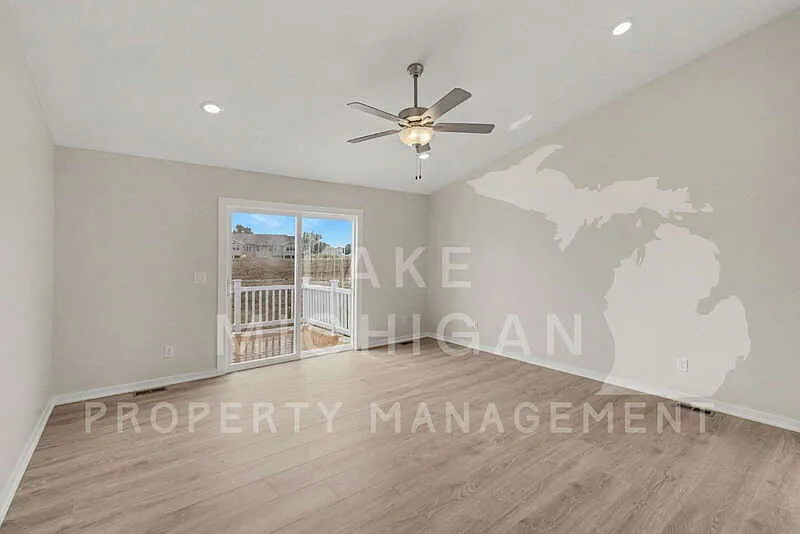 3 bed, 3.0 bath, 1978 sqft, $3,395 — Photo 4