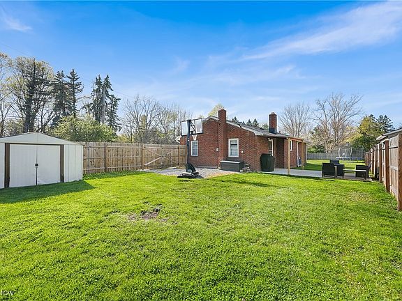 3rd image of 9910 Knollwood Ridge Dr