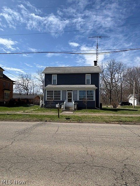 2nd image of 425 N Main St