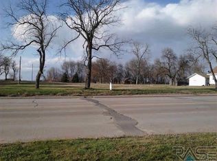 404 E Cedar St, Beresford, SD 57004