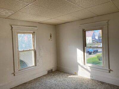 4th image of 1244 S Seneca Ave