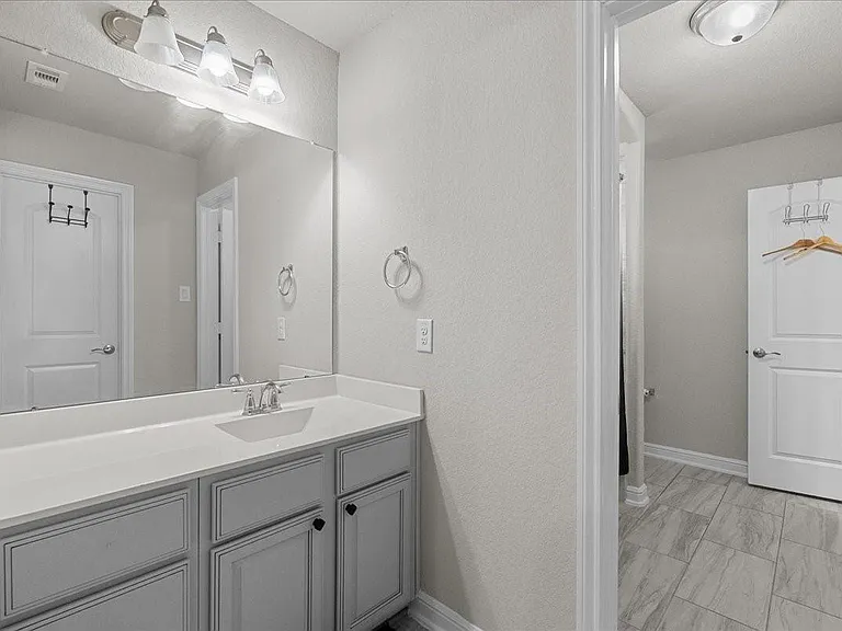 2417 Lake Mist Dr — Photo 39