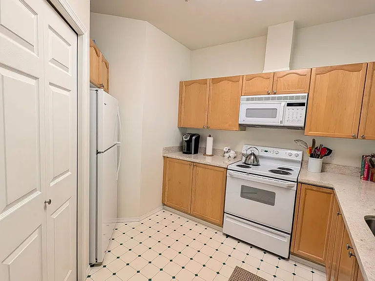 12118 NE 171st Pl #E203 — Photo 8