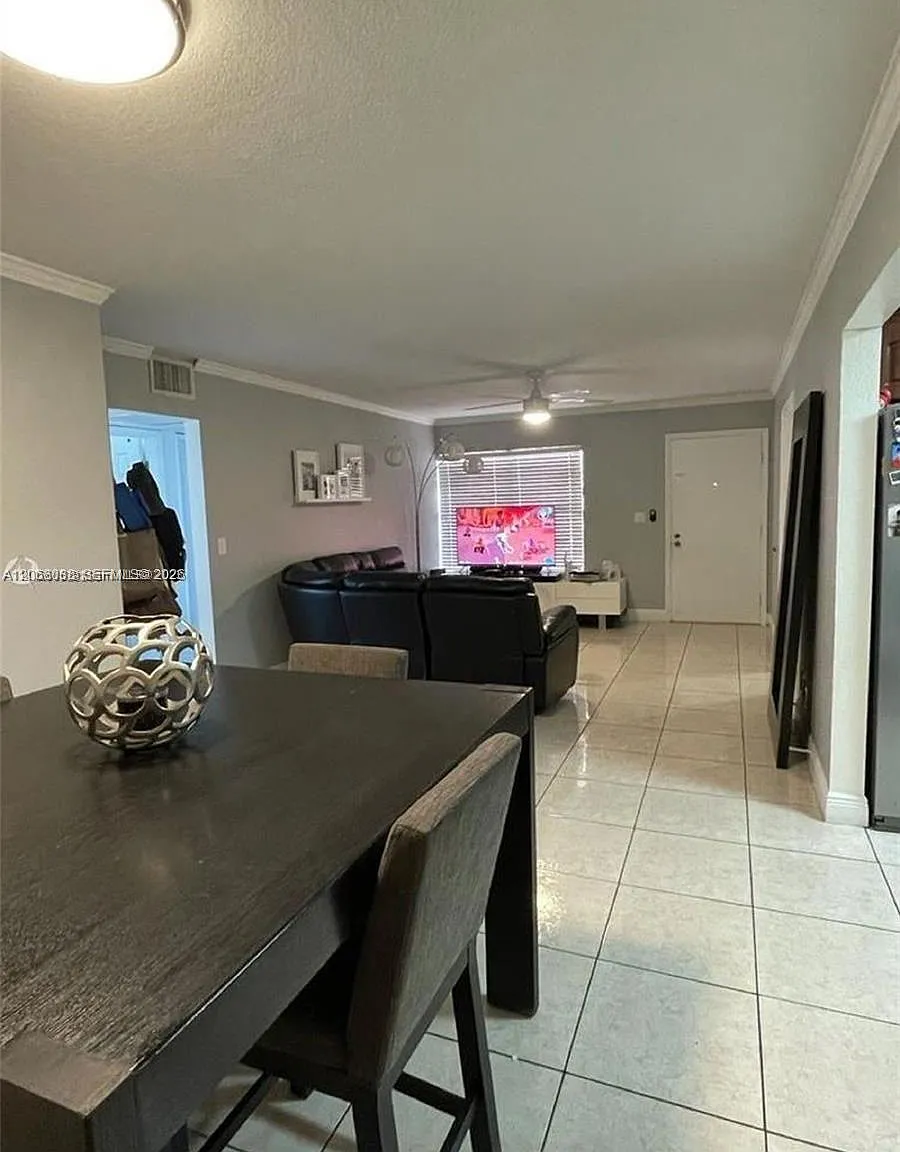Royale Green Condo 6 — Photo 4
