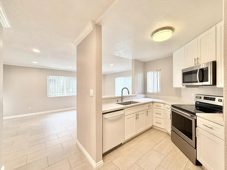 7405 Charmant Dr #2011 — Photo 1