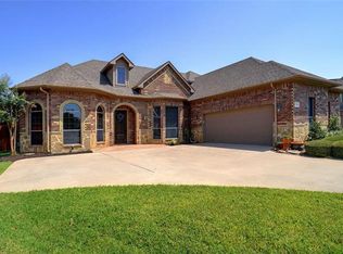 13700 Old Oaks Ct, Burleson, TX 76028