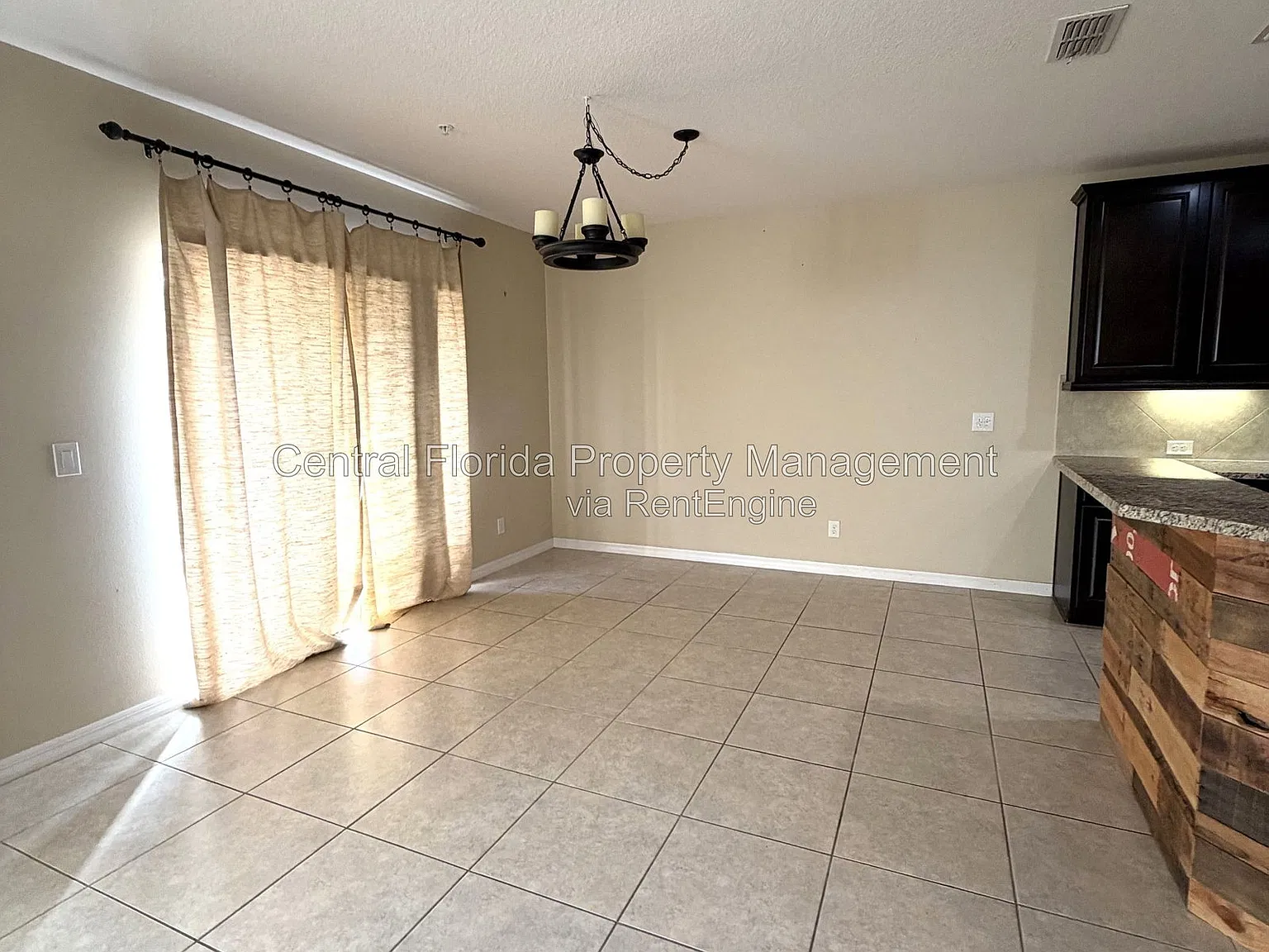 3 bed, 2.5 bath, 1915 sqft, $2,599 — Photo 4
