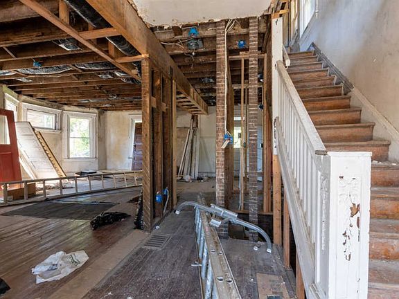 2nd image of 2105 Burnet Ave