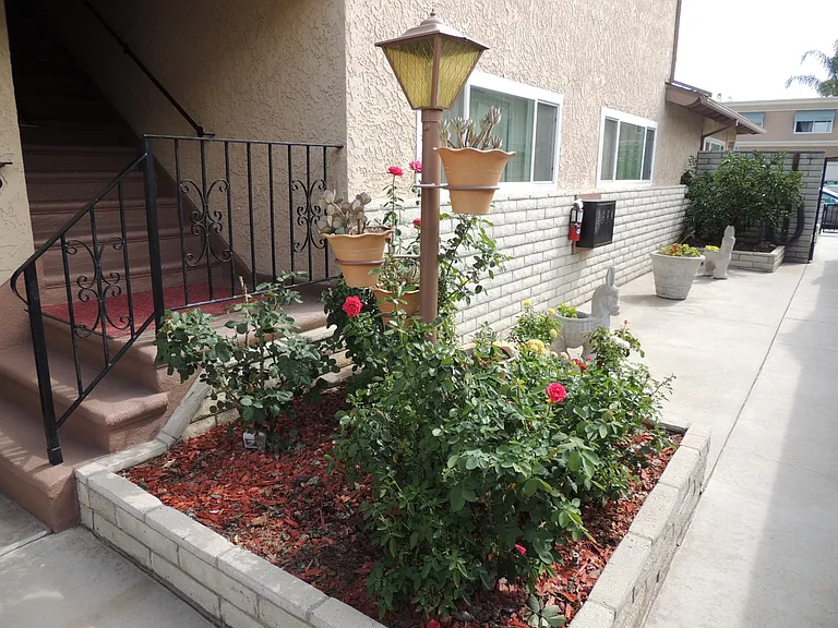 321 Gladys Ave #4 — Photo 25