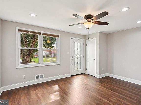 2nd image of 542 Lucia Ave