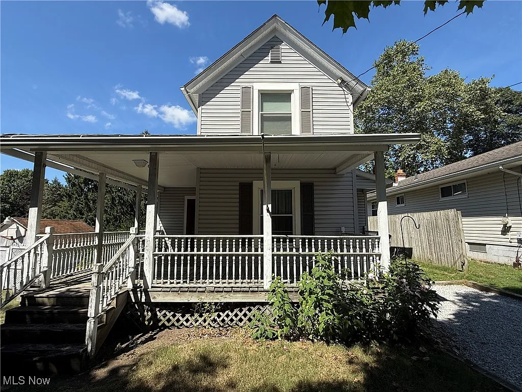 1021 Perry Ave photo 1