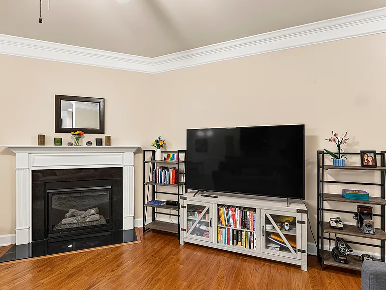 222 Langford Valley Way — Photo 4