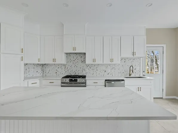 204 Chapel St, Abington, MA 02351