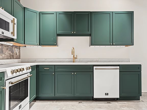 4th image of 905 N Main St #102