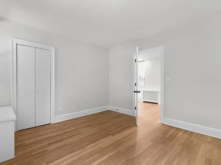 1070 Whitney Ave #1 — Photo 19