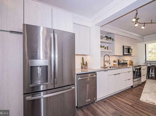 1805 Crystal Dr APT 403S, Arlington, VA 22202