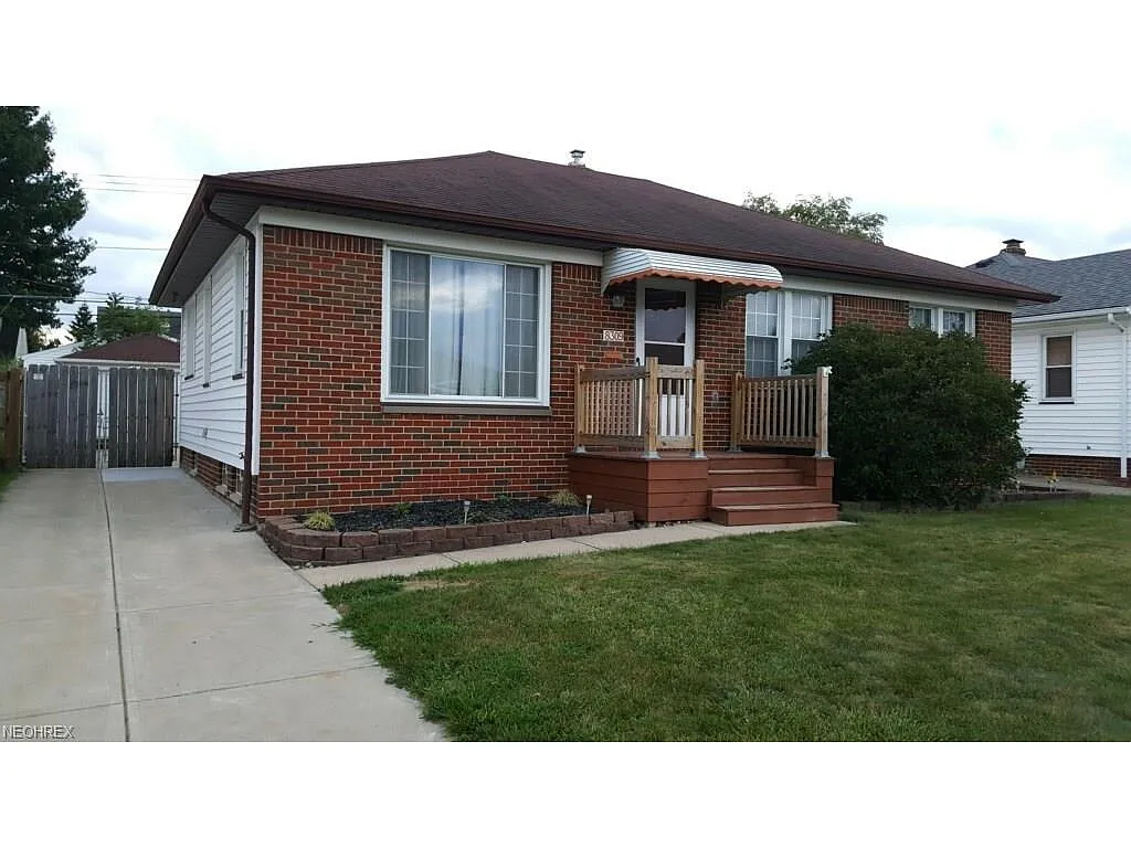 8309 Lanyard Dr photo 1