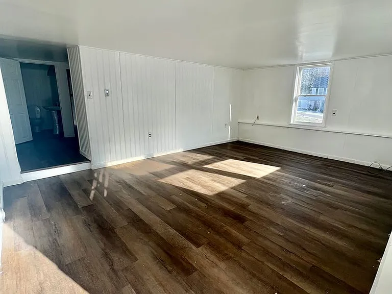 849 Hunter Run Rd — Photo 2