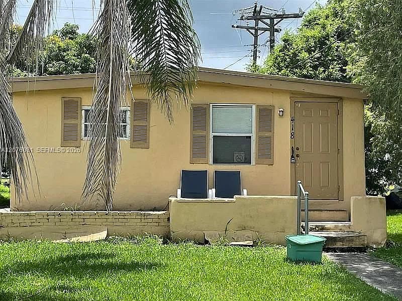 1st image of 418 S Cocoanut Rd