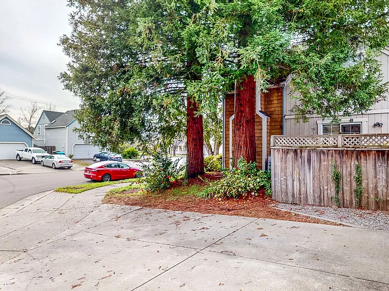 2135 Pebblewood Ct — Photo 6