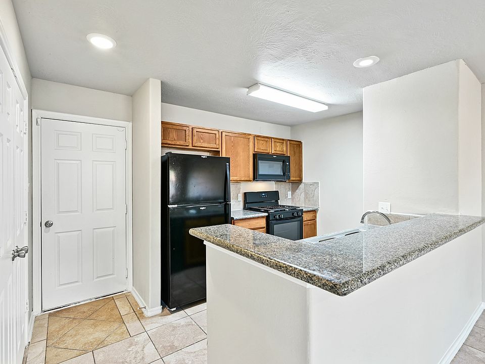 Palm Trace Homes Kitchen
