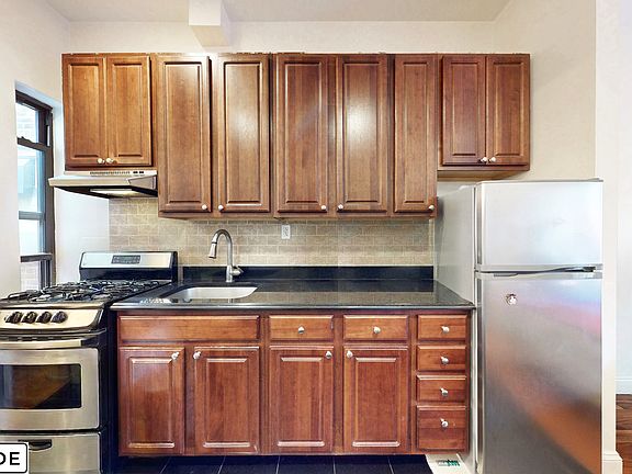 3rd image of 946 Columbus Ave APT 4D