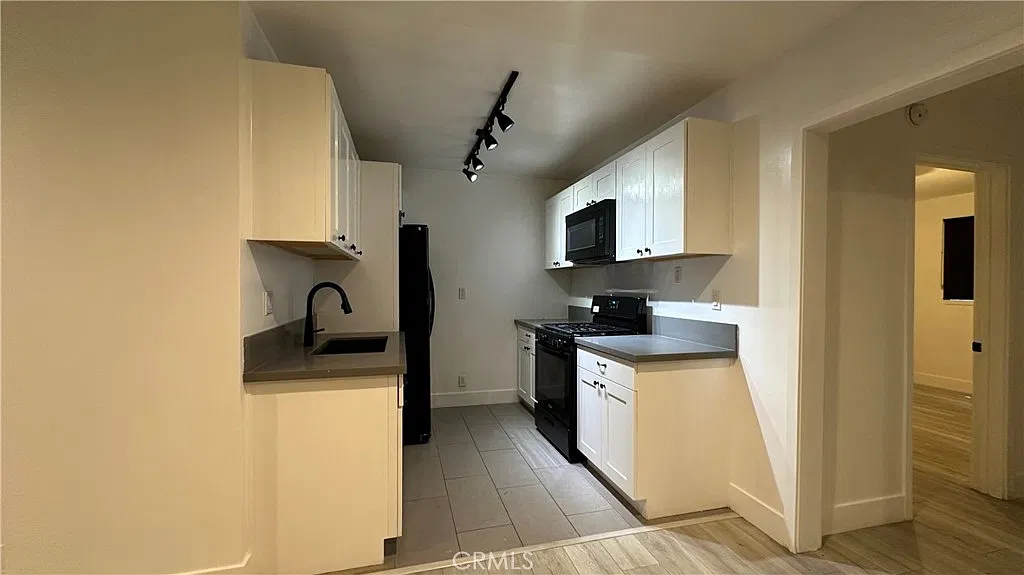 2 bed, 730 sqft, $1,950 — Photo 4