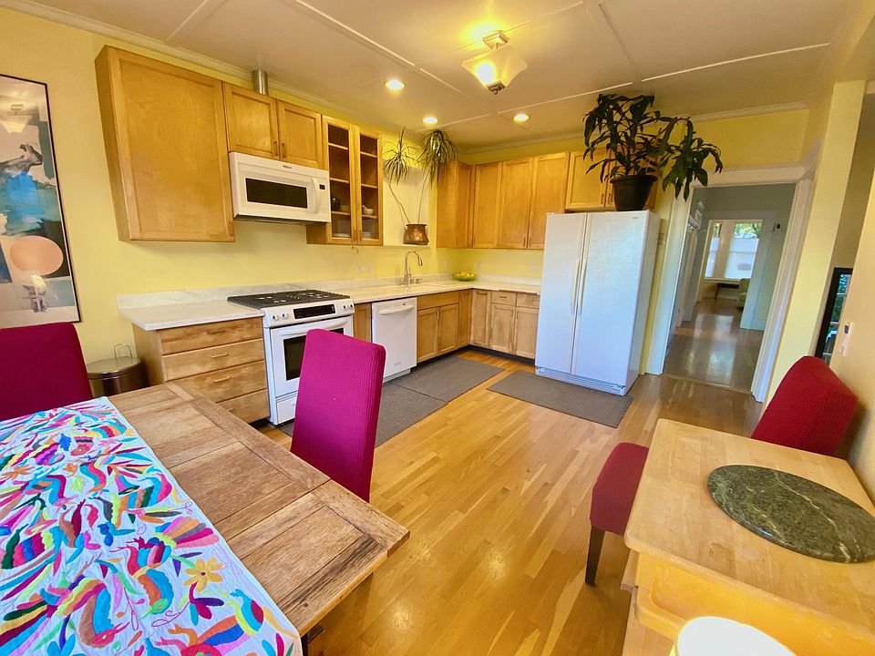 Eat in Kitchen
