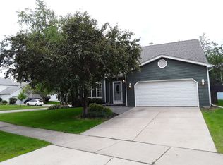 2304 Nottingham Dr, Naperville, IL 60565