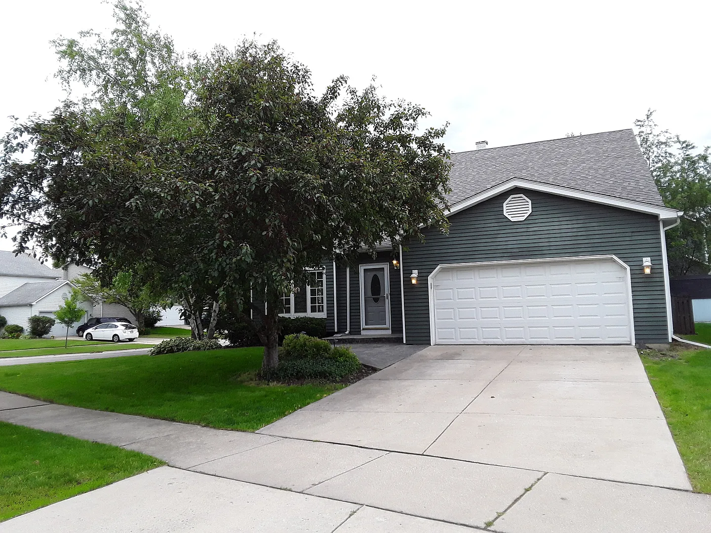 2304 Nottingham Dr photo 1