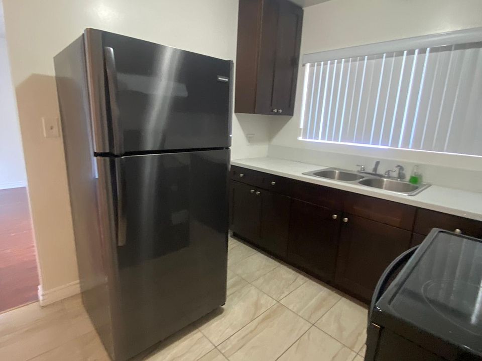 1st image of 327 Burchett St #6