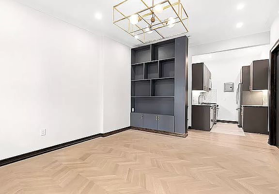 4th image of 121 E 37th St APT 5B