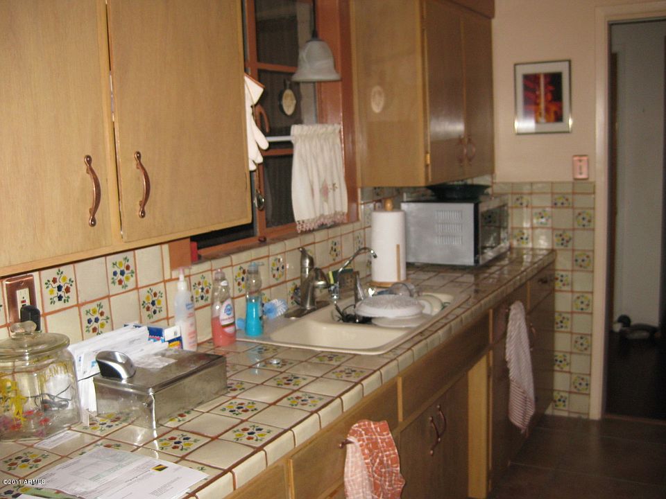 2nd image of 807 W LAIRD Street