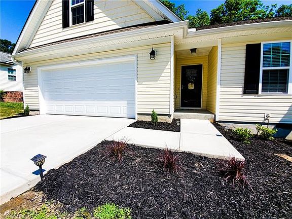 4th image of 1724 Riverstone Dr