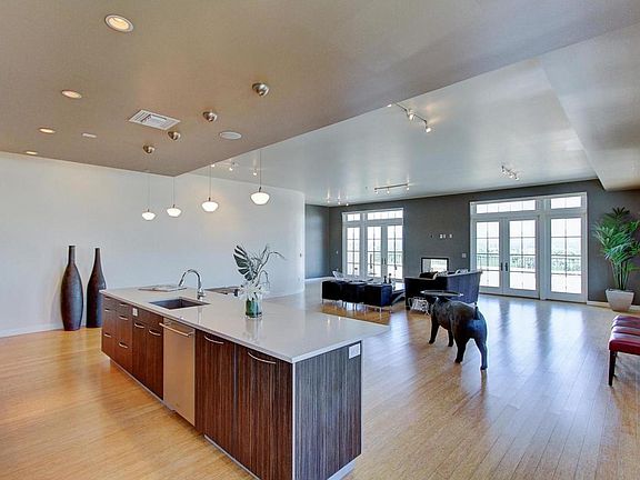 5th image of 410 Acoma St #2