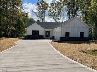 260 Morgan Ter, Roaming Shores, OH 44085