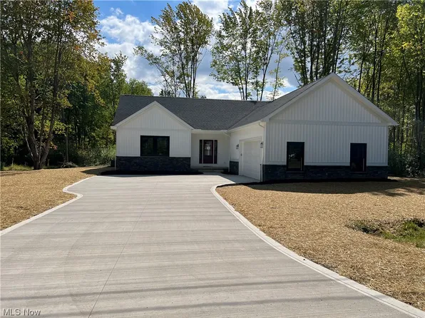 260 Morgan Ter, Roaming Shores, OH 44085