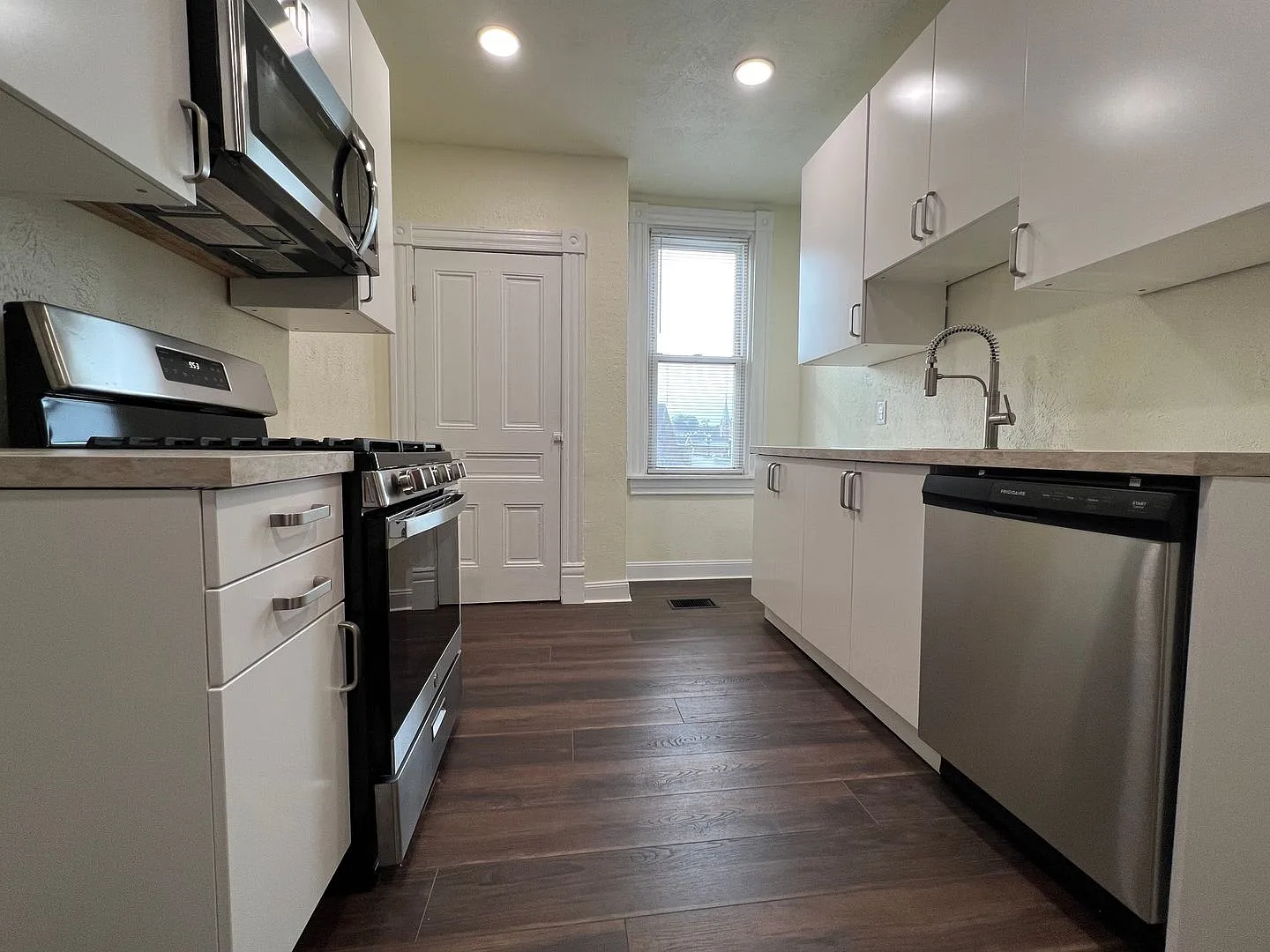 832 Excelsior St photo 1