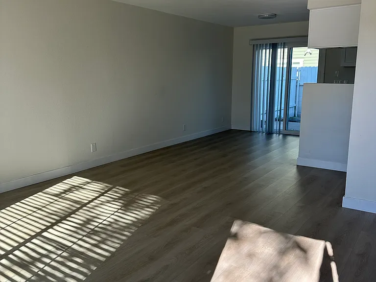 217 W Carroll Ave — Photo 14