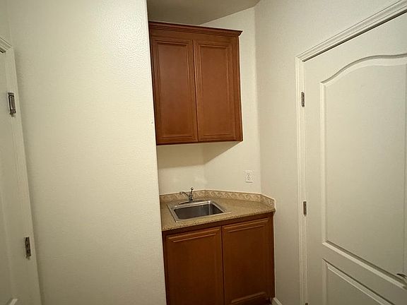 4th image of 2422 N Leila St