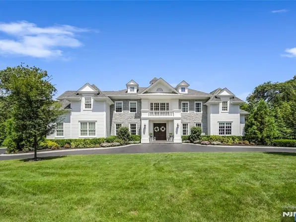 847 Apache Rd, Franklin Lakes, NJ 07417