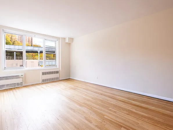 2390 Palisade Avenue image 5 of 24