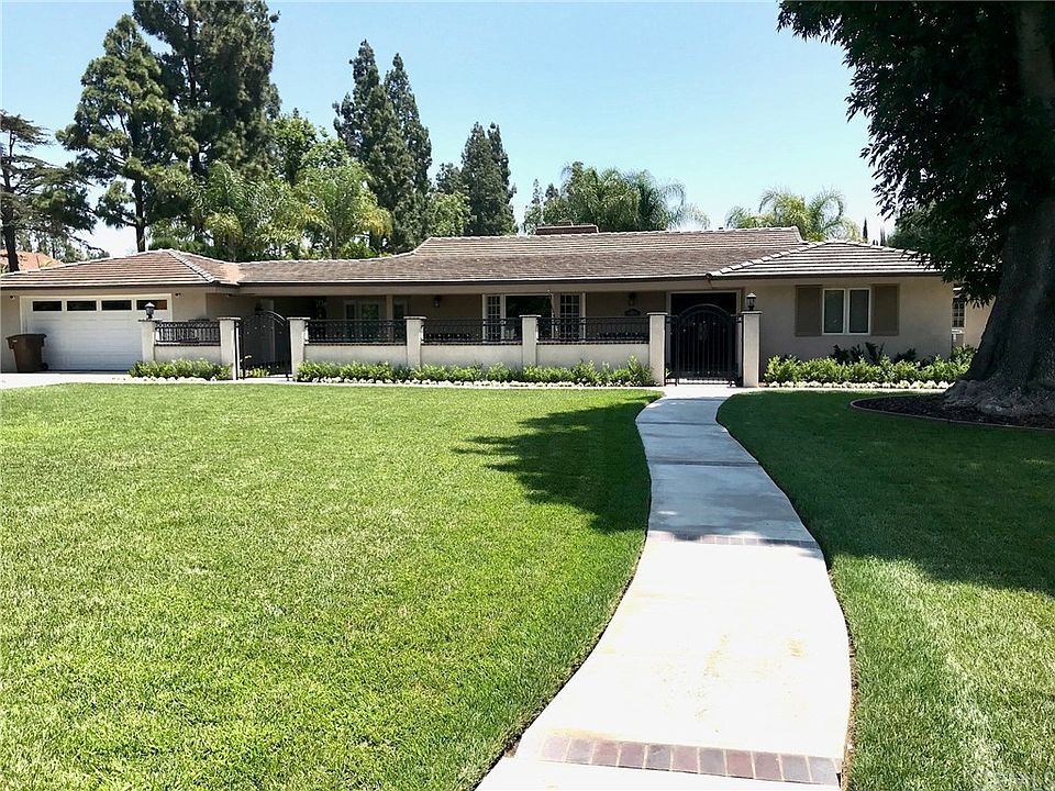 1st image of 9942 Center Dr